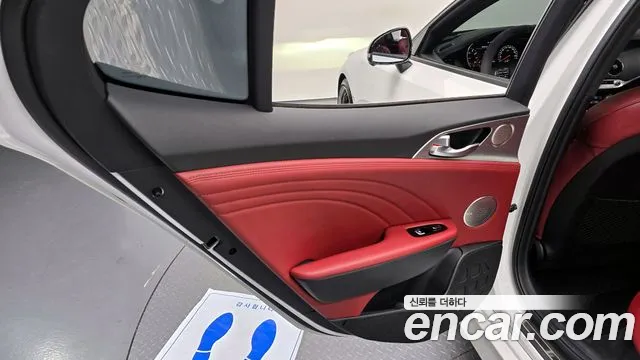 Kia Stinger 2023 — фото 15