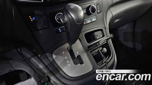 Hyundai Starex 2016 — фото 9