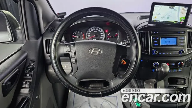 Hyundai Starex 2016 — фото 15