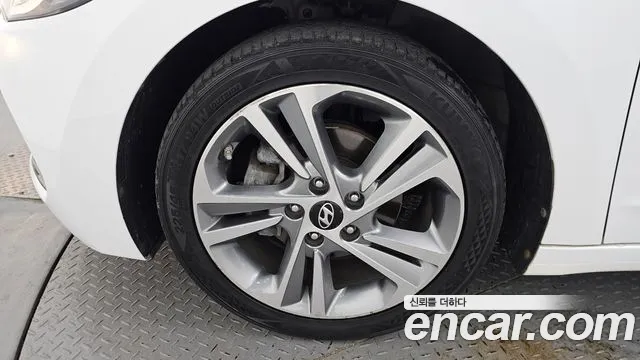 Hyundai AVANTE 2018 — фото 5