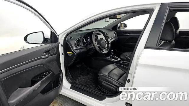 Hyundai AVANTE 2018 — фото 10