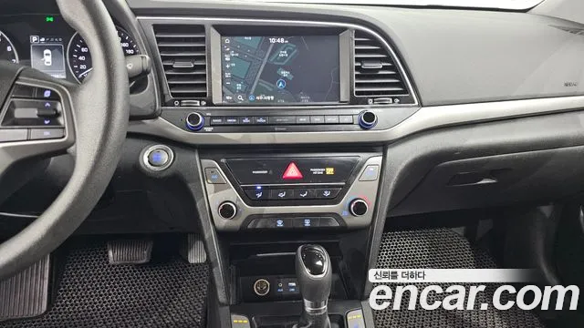 Hyundai AVANTE 2018 — фото 12