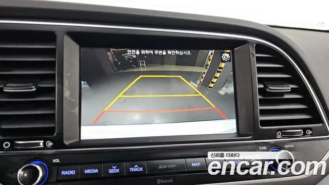 Hyundai AVANTE 2018 — фото 14