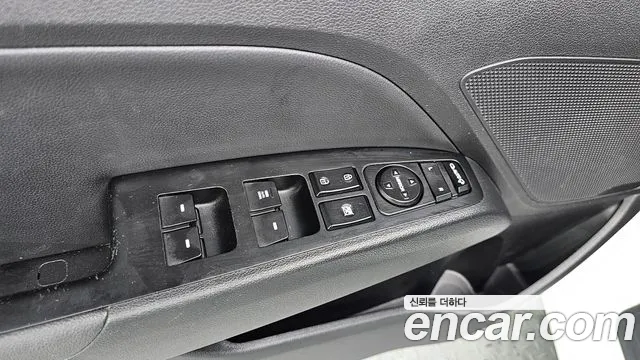 Hyundai AVANTE 2018 — фото 15