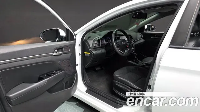 Hyundai AVANTE 2019 — фото 10