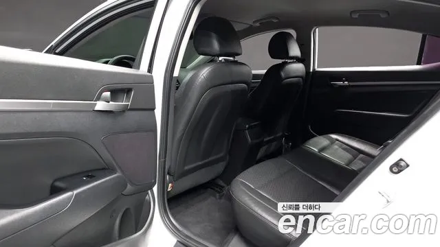 Hyundai AVANTE 2019 — фото 11