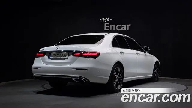 Mercedes-Benz E-Class 2022 — фото 2