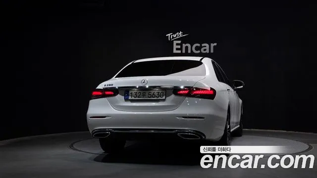 Mercedes-Benz E-Class 2022 — фото 4