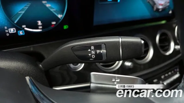 Mercedes-Benz E-Class 2022 — фото 12