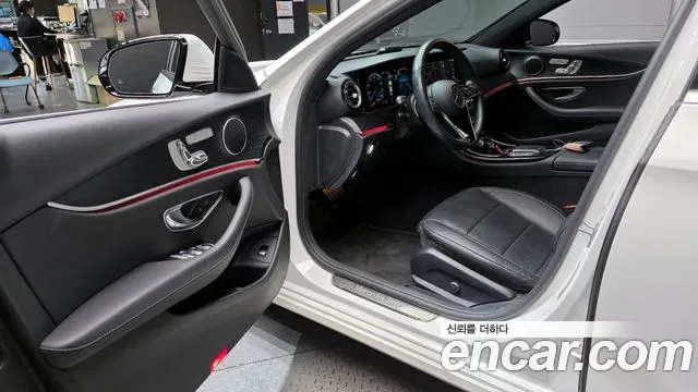 Mercedes-Benz E-Class 2022 — фото 13