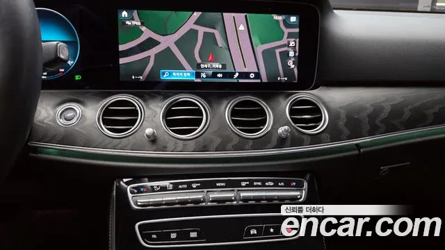Mercedes-Benz E-Class 2022 — фото 20