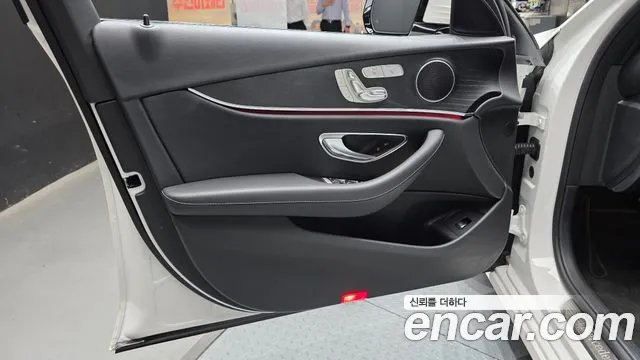 Mercedes-Benz E-Class 2022 — фото 14