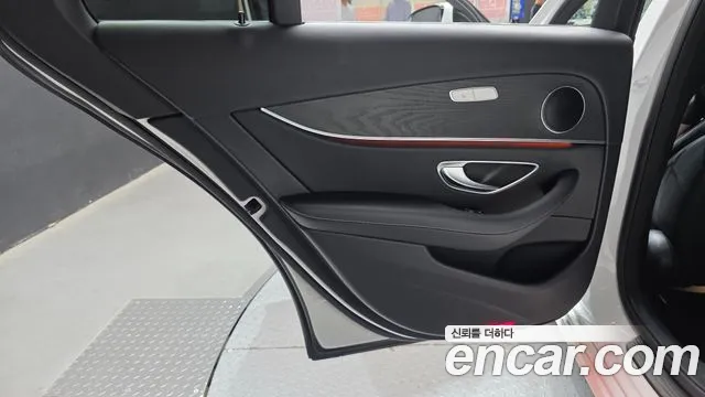 Mercedes-Benz E-Class 2022 — фото 15