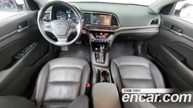 Hyundai AVANTE 2018 — фото 10