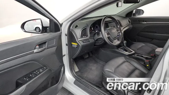 Hyundai AVANTE 2018 — фото 13