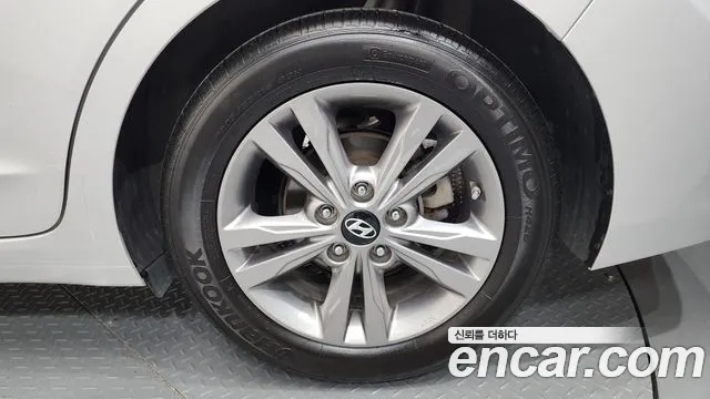 Hyundai AVANTE 2018 — фото 7