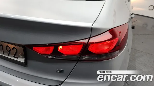 Hyundai AVANTE 2018 — фото 9