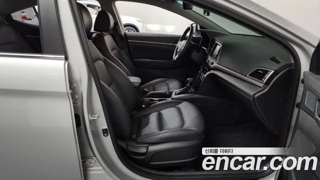 Hyundai AVANTE 2018 — фото 16