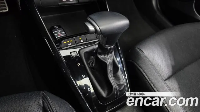 Kia Stonic 2018 — фото 12