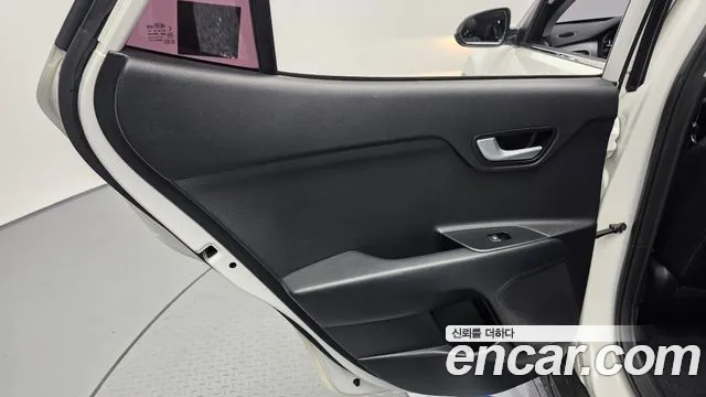 Kia Stonic 2018 — фото 14
