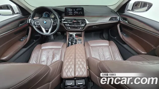 BMW 5-Series 2018 — фото 10