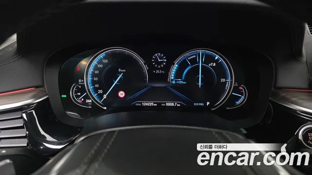 BMW 5-Series 2018 — фото 11