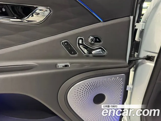 Bentley Flying Spur 2023 — фото 15