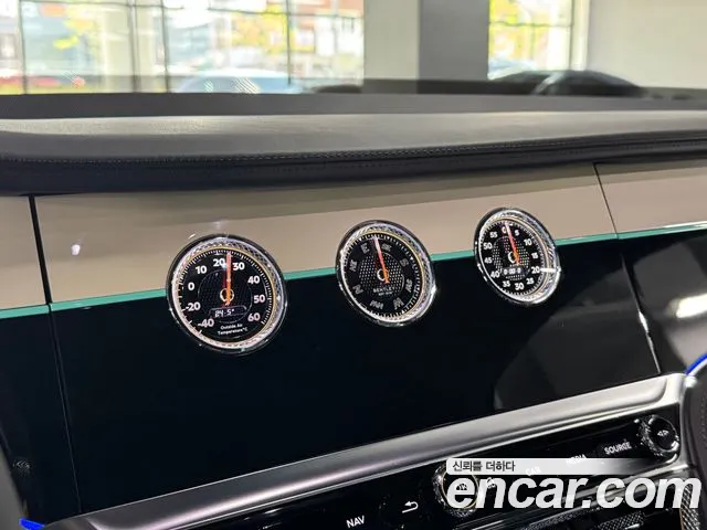 Bentley Flying Spur 2023 — фото 18