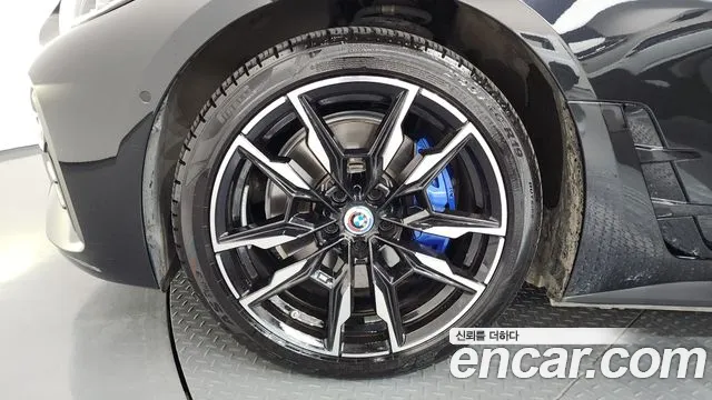 BMW i4 2023 — фото 5