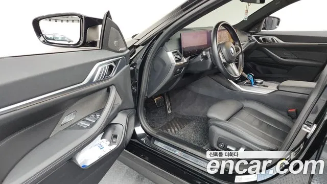 BMW i4 2023 — фото 13
