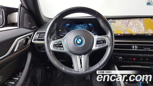 BMW i4 2023 — фото 19