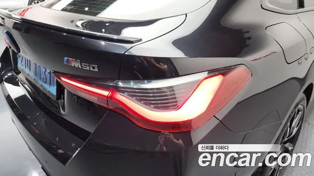 BMW i4 2023 — фото 9