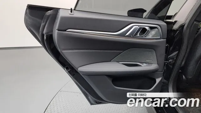 BMW i4 2023 — фото 15