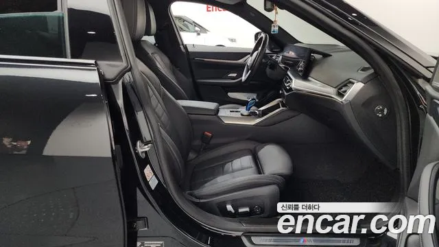BMW i4 2023 — фото 16