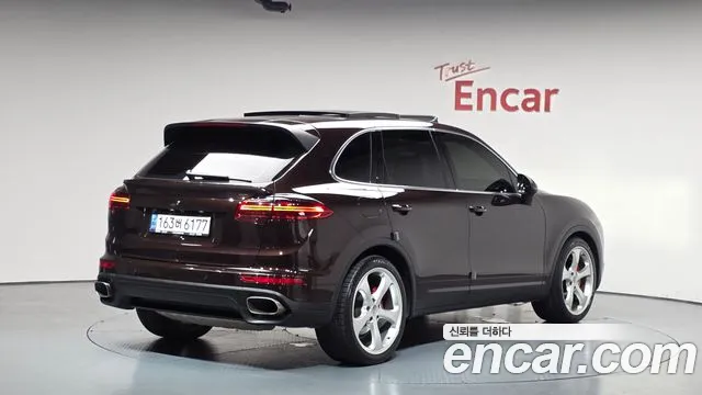 Porsche Cayenne 2016 — фото 1