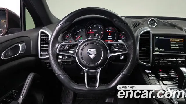 Porsche Cayenne 2016 — фото 17