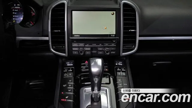 Porsche Cayenne 2016 — фото 18