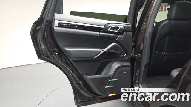 Porsche Cayenne 2016 — фото 14