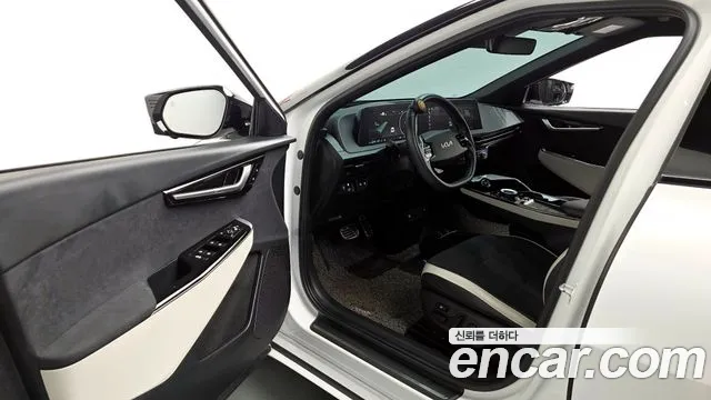 Kia EV6 2022 — фото 13