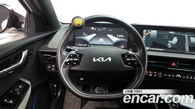 Kia EV6 2022 — фото 18
