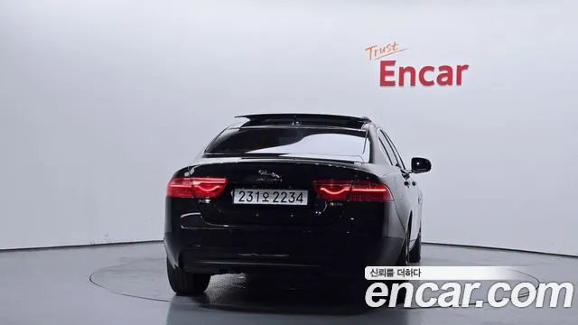 Jaguar XE 2016 — фото 4