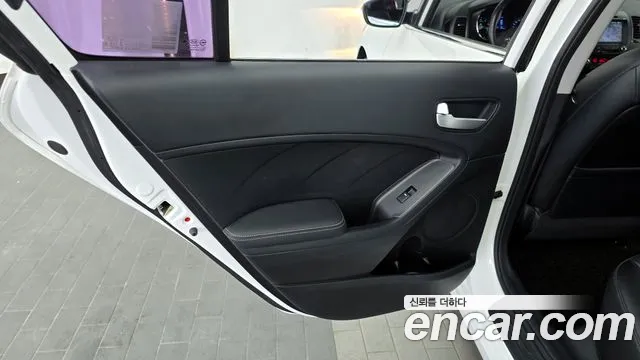 Kia K3 2015 — фото 15