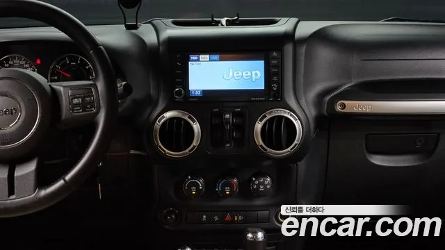 Jeep Wrangler 2012 — фото 12