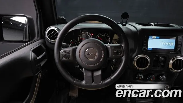 Jeep Wrangler 2012 — фото 13
