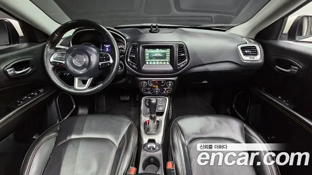 Jeep Compass 2018 — фото 10