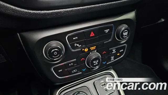 Jeep Compass 2018 — фото 19