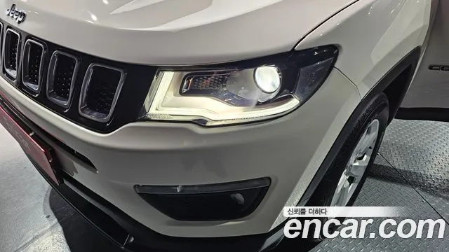 Jeep Compass 2018 — фото 8
