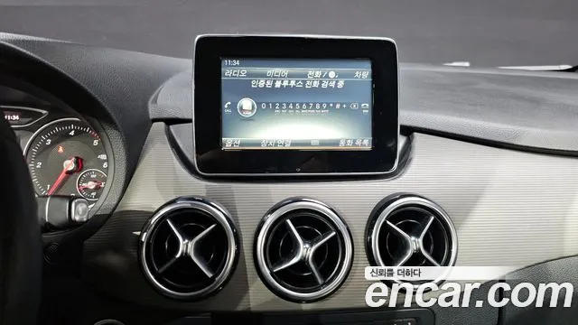 Mercedes-Benz B-Class 2017 — фото 16