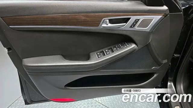 Genesis G80 2017 — фото 14