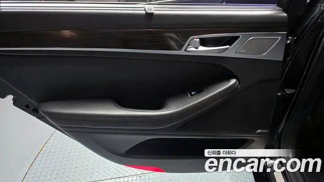 Genesis G80 2017 — фото 15